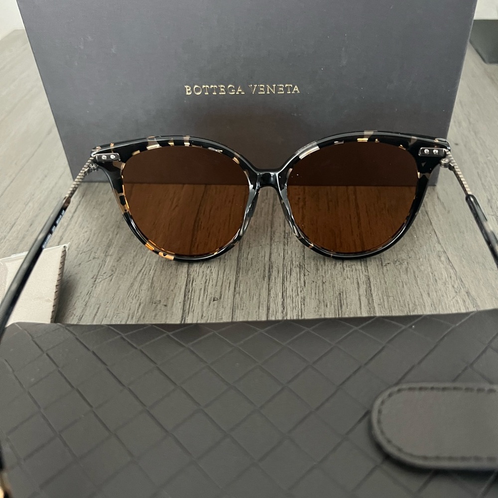 New Bottega Veneta Sunglasses Women's Soft Cateye Style BV0103SA-003 Brown - Picture 4 of 9